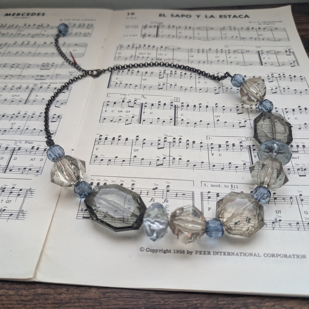 Vintage-Inspired Beaded Necklace - Picture 5 of 8